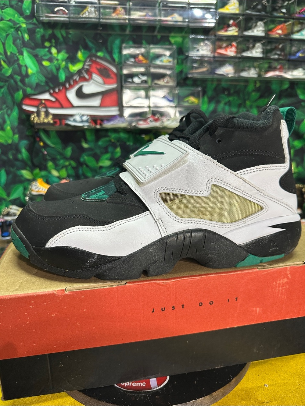 Nike Air Diamond Turf 93 Emerald Size 10M
